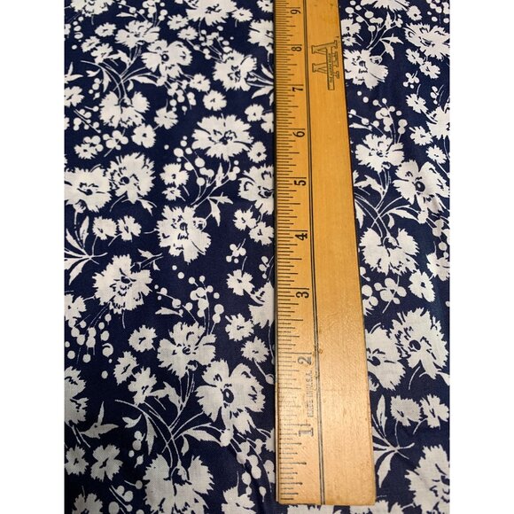 Cranston Floral Cotton Fabric 1/4 yard White on Blue 44" wide Sewing & Crafting - Picture 4 of 5